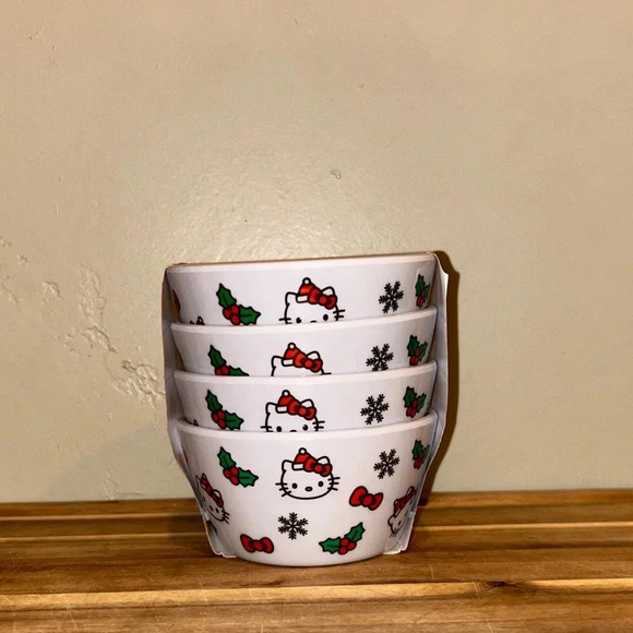 Hello Kitty stackable Christmas Bowls by Sanrio. 4 bowls. 100% Melamine. NWTS🎁 - Picture 7 of 10